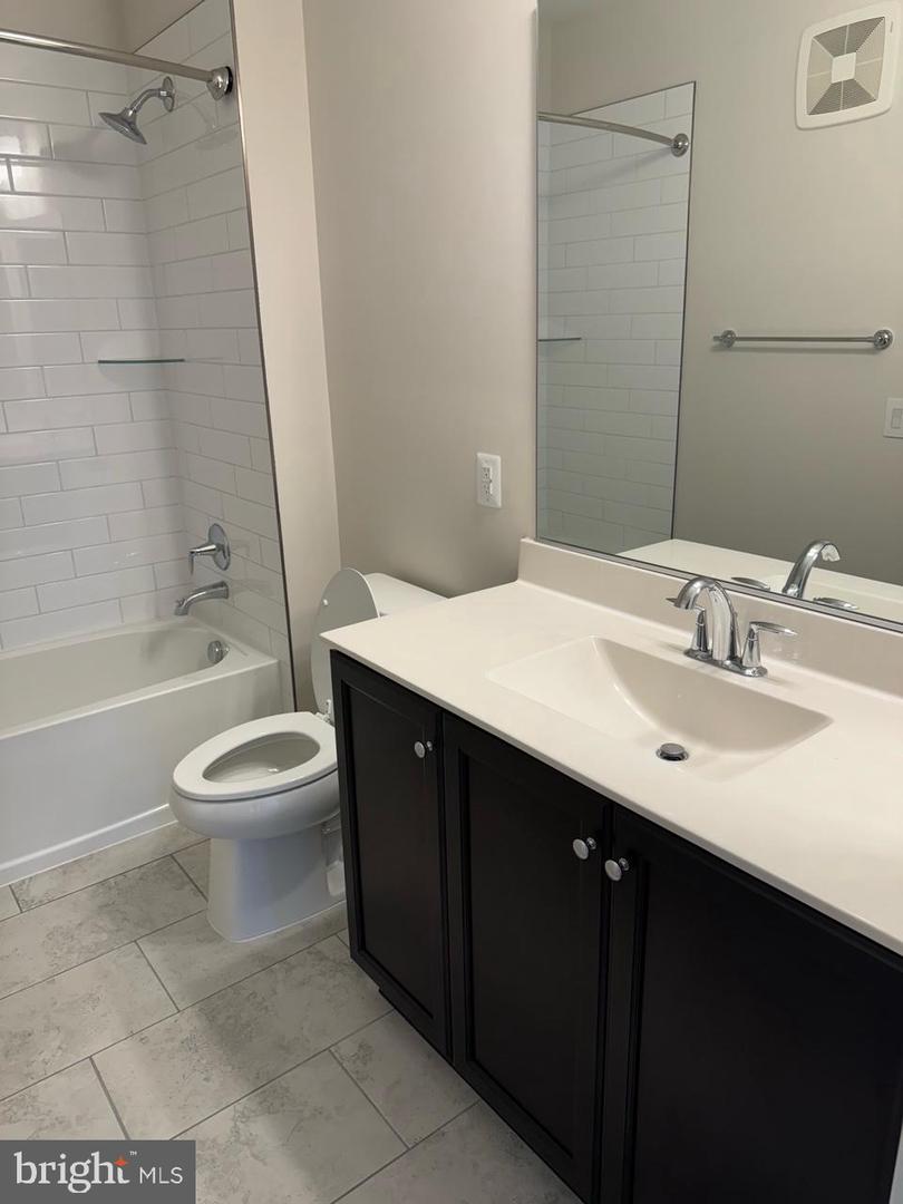43795 Transit Sq #303 Property Photo 16