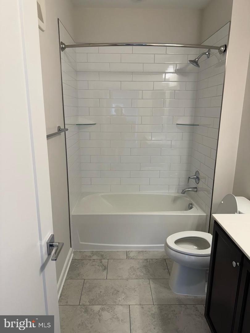43795 Transit Sq #303 Property Photo 17