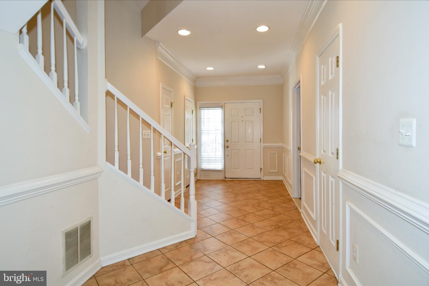 46744 Oakmere Ter Property Photo 4