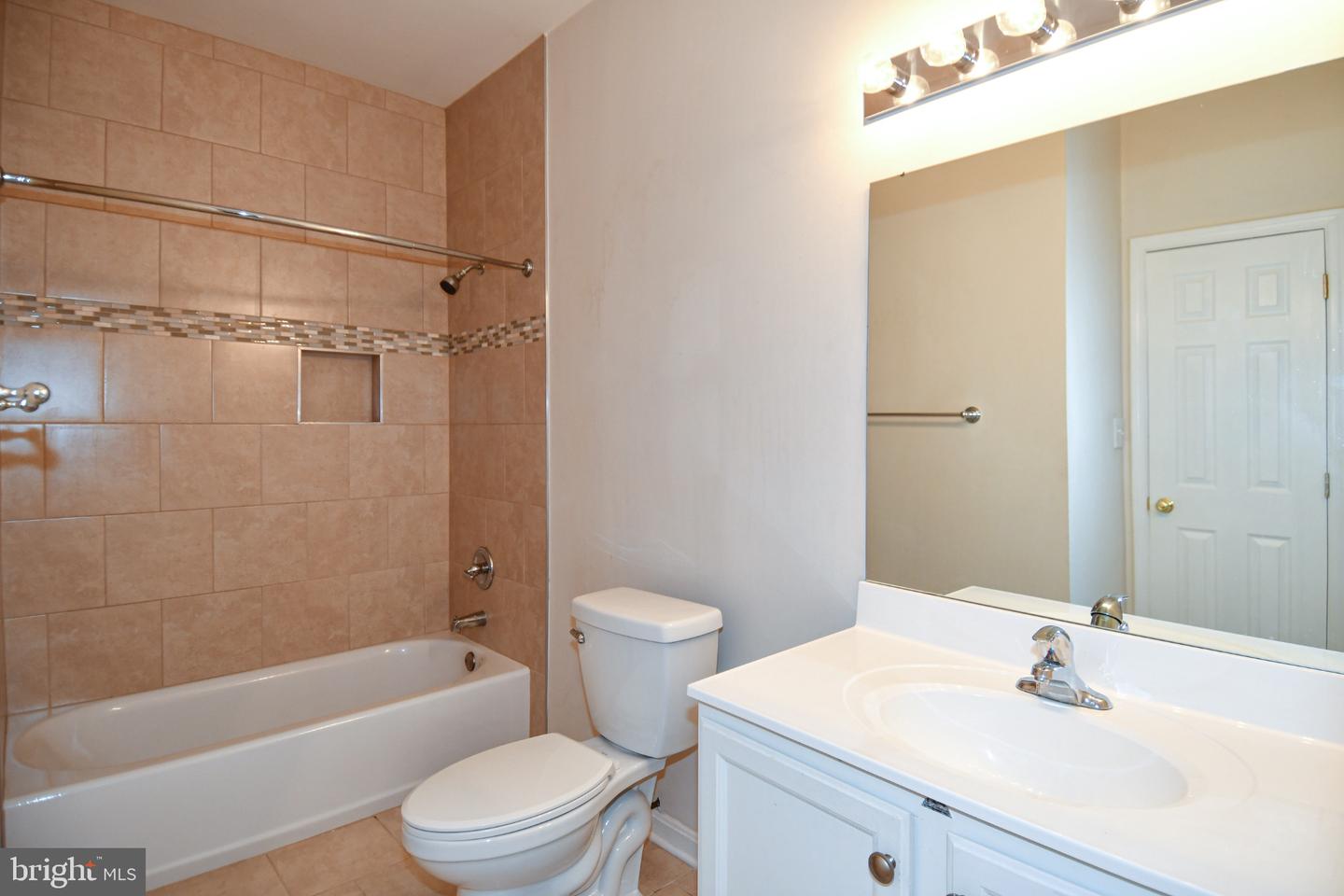 46744 Oakmere Ter Property Photo 7