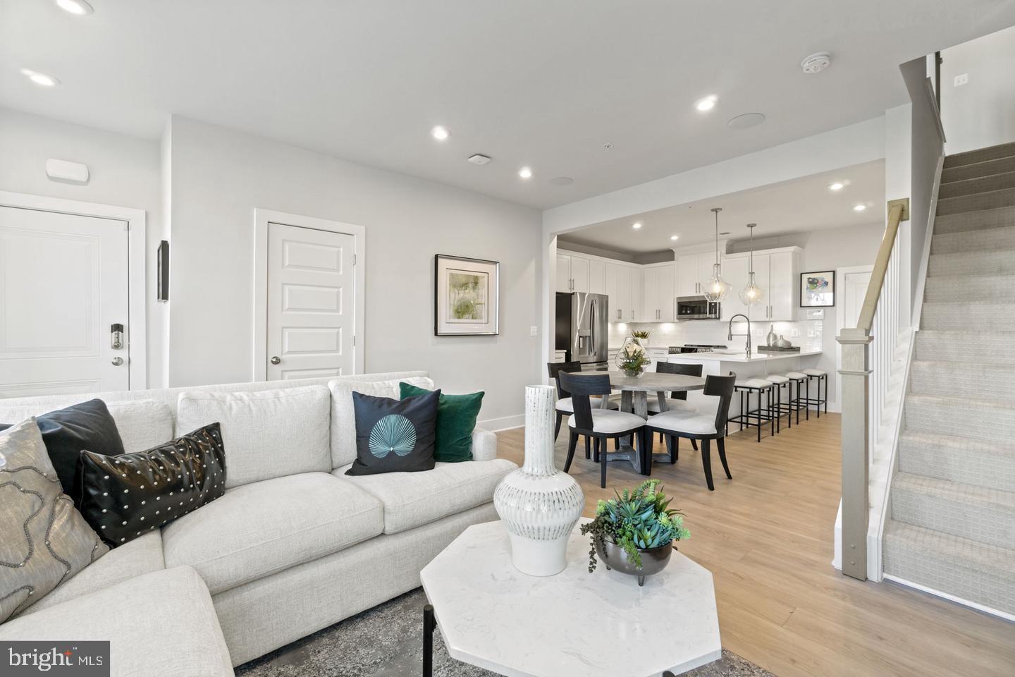 43805 Middleway Terrace Property Photo 2