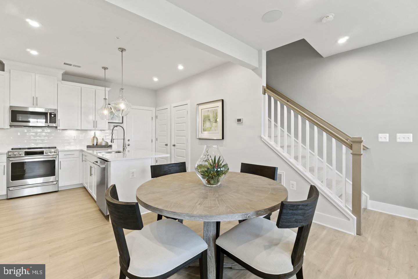 43805 Middleway Terrace Property Photo 4