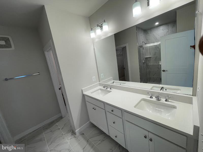 43805 Middleway Terrace Property Photo 11
