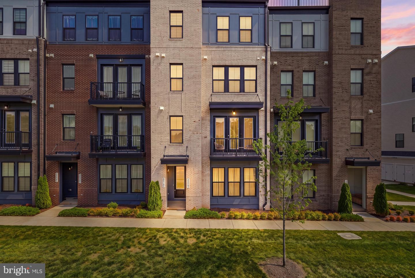 43342 FARRINGDON SQ