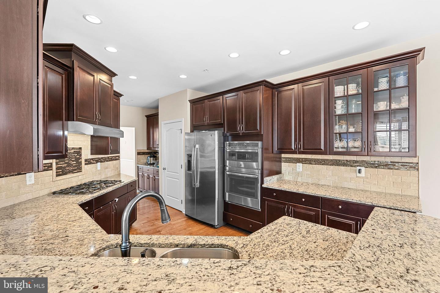 43117 Shore Sq Property Photo 4