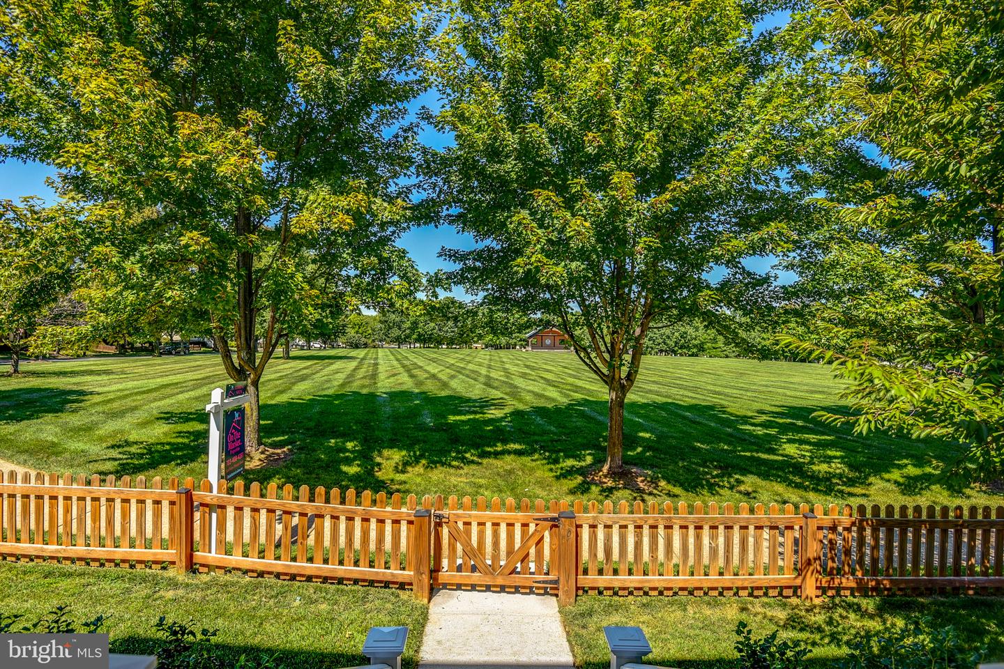 8 Wood Aster Ln Property Photo 3