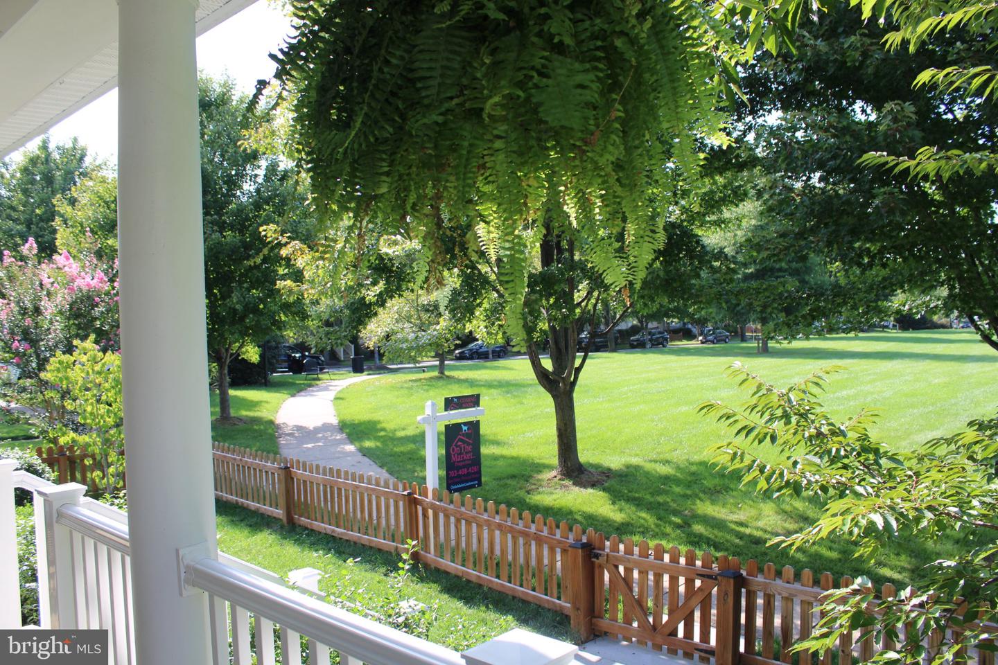 8 Wood Aster Ln Property Photo 5