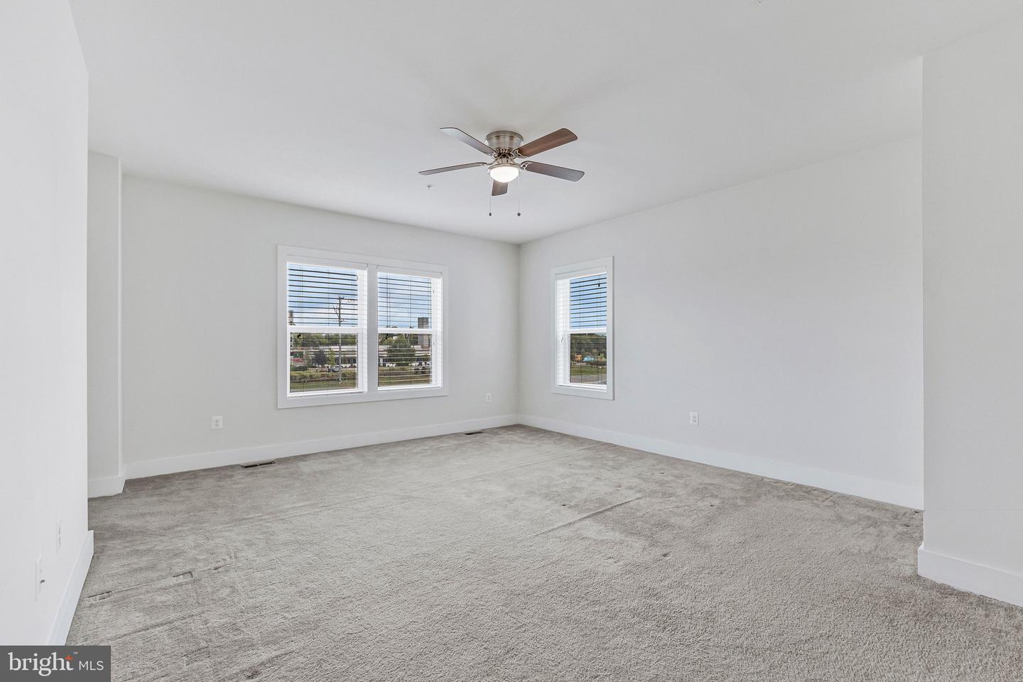 44804 Tiverton Sq Property Photo 17
