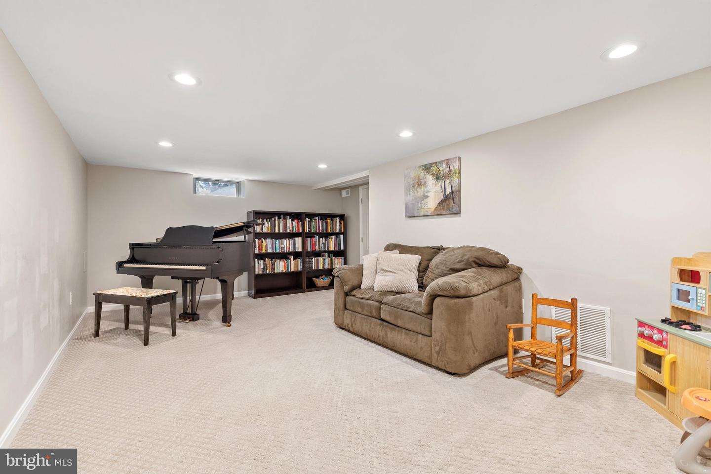 10 Church St Property Photo 25