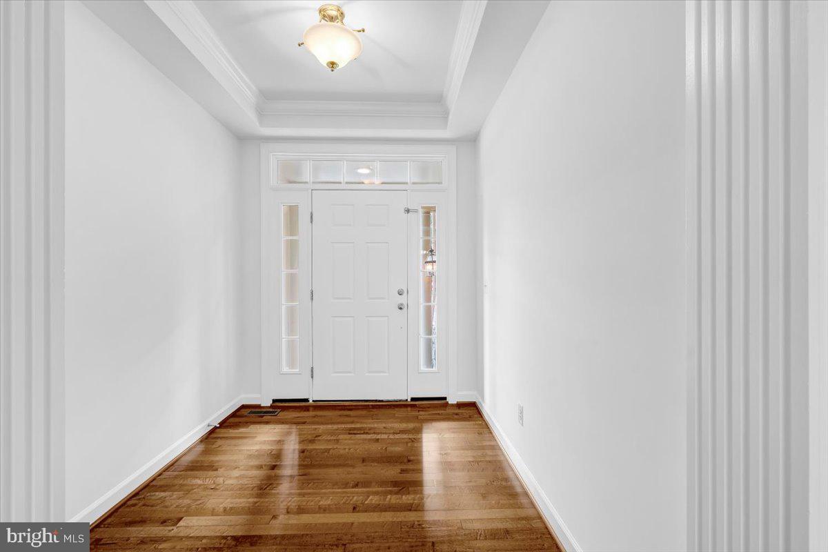 47650 Mid Surrey Sq Property Photo 3