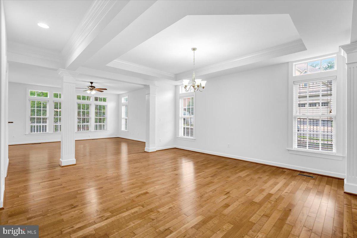 47650 Mid Surrey Sq Property Photo 5
