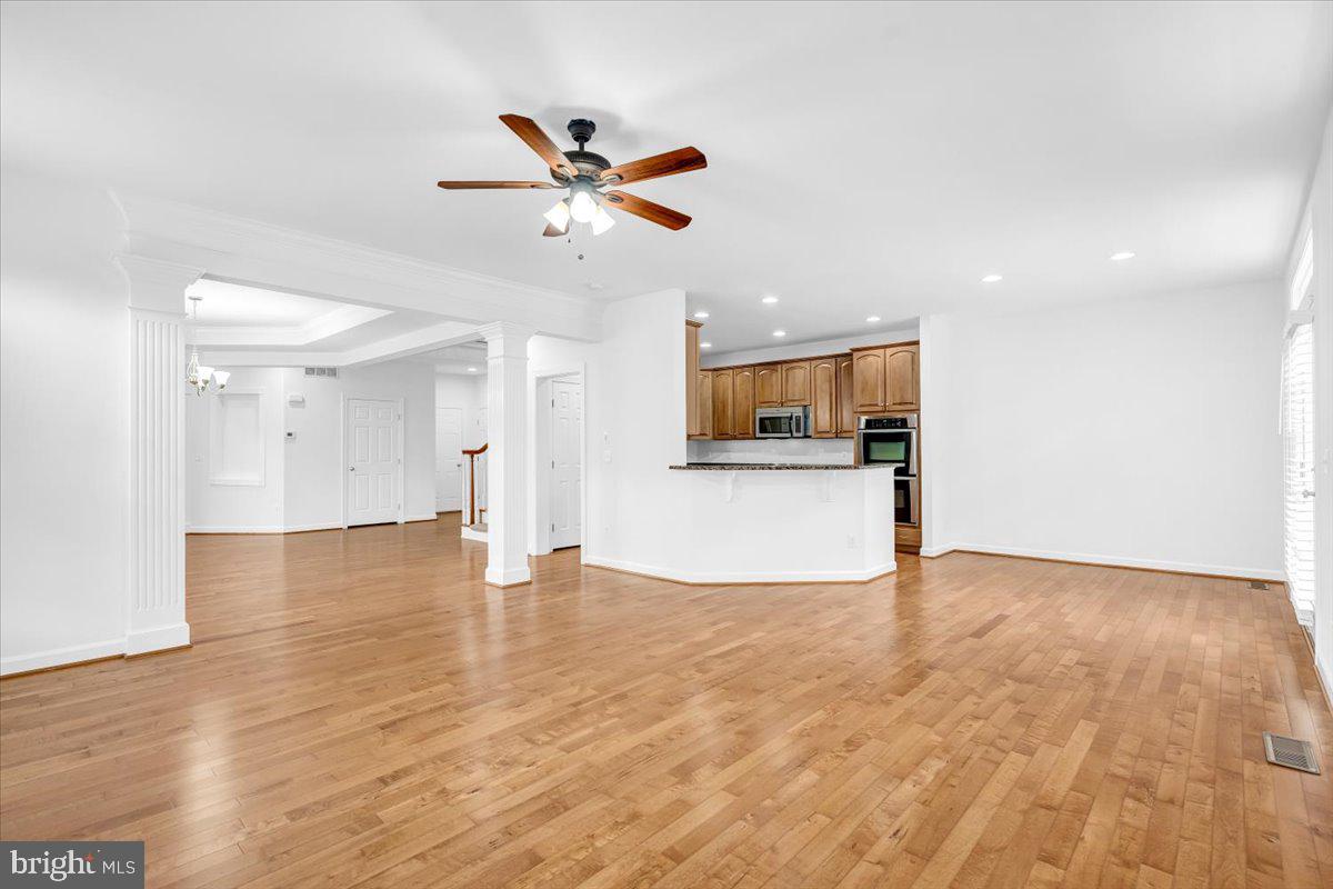 47650 Mid Surrey Sq Property Photo 10