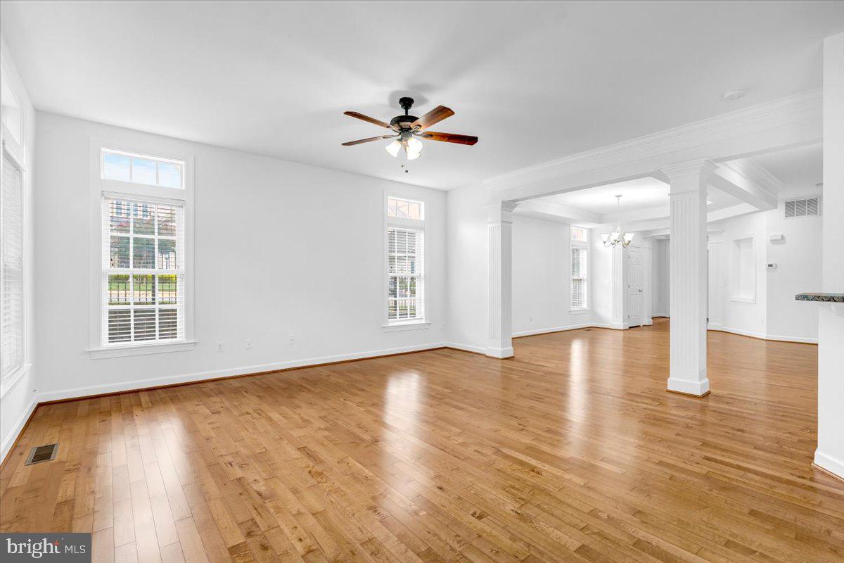 47650 Mid Surrey Sq Property Photo 11