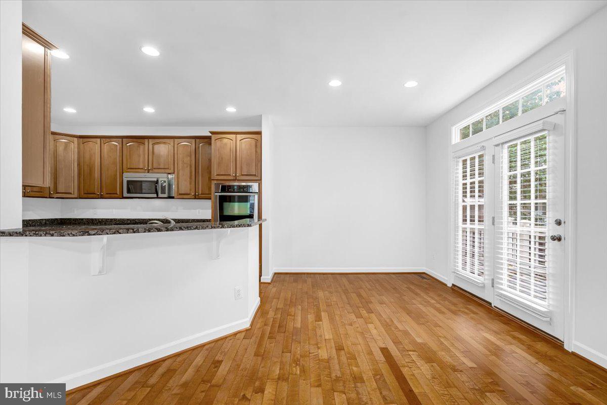 47650 Mid Surrey Sq Property Photo 13