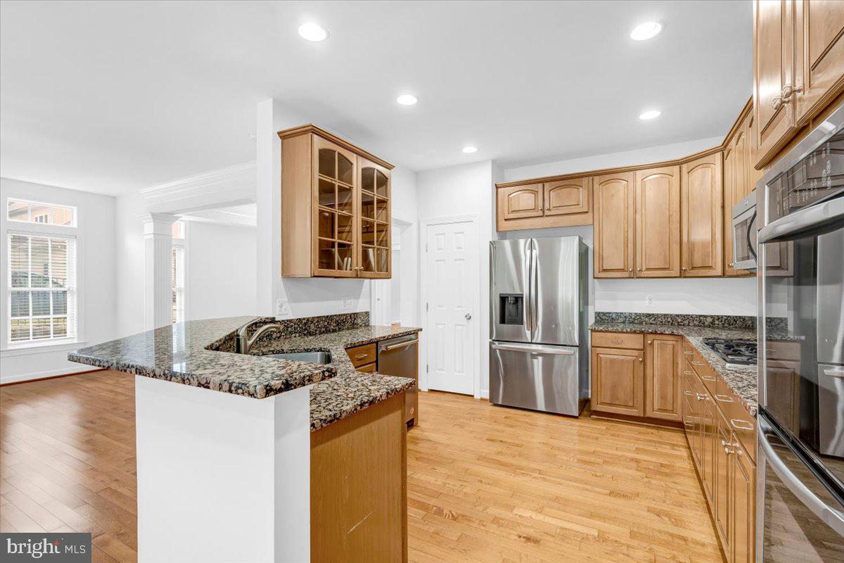 47650 Mid Surrey Sq Property Photo 16
