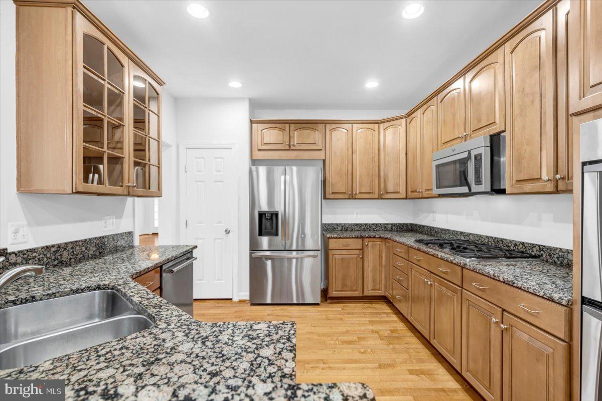 47650 Mid Surrey Sq Property Photo 17