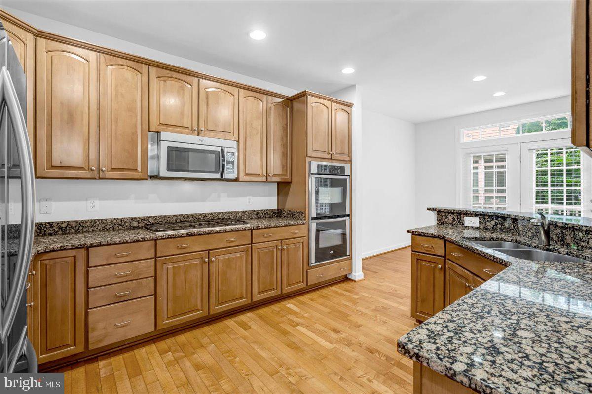 47650 Mid Surrey Sq Property Photo 19