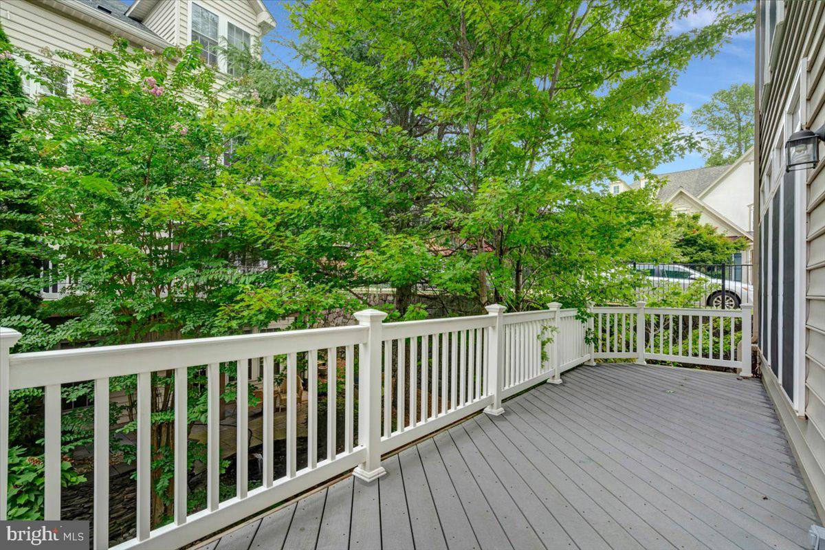 47650 Mid Surrey Sq Property Photo 22
