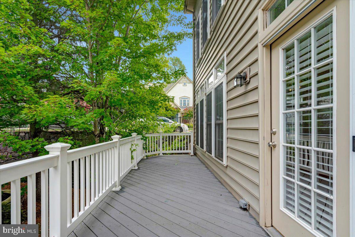 47650 Mid Surrey Sq Property Photo 25