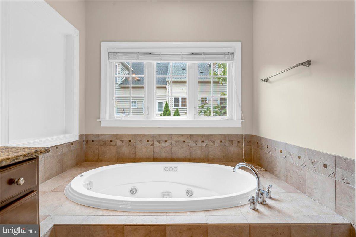 47650 Mid Surrey Sq Property Photo 36