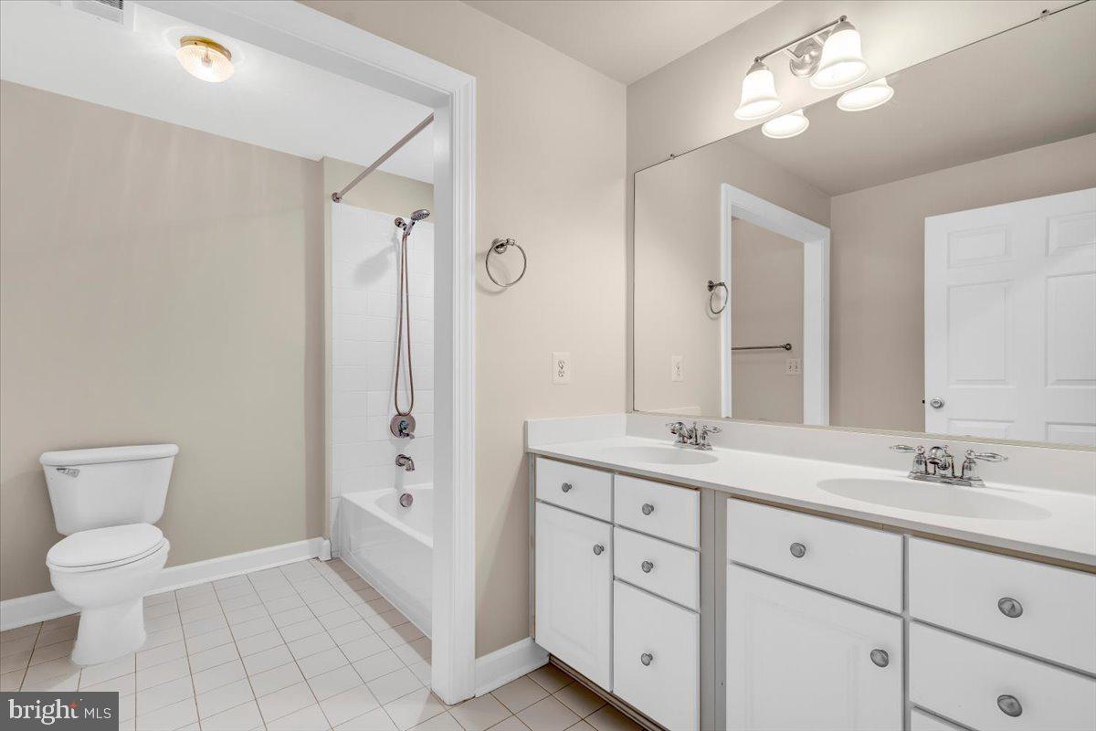 47650 Mid Surrey Sq Property Photo 41