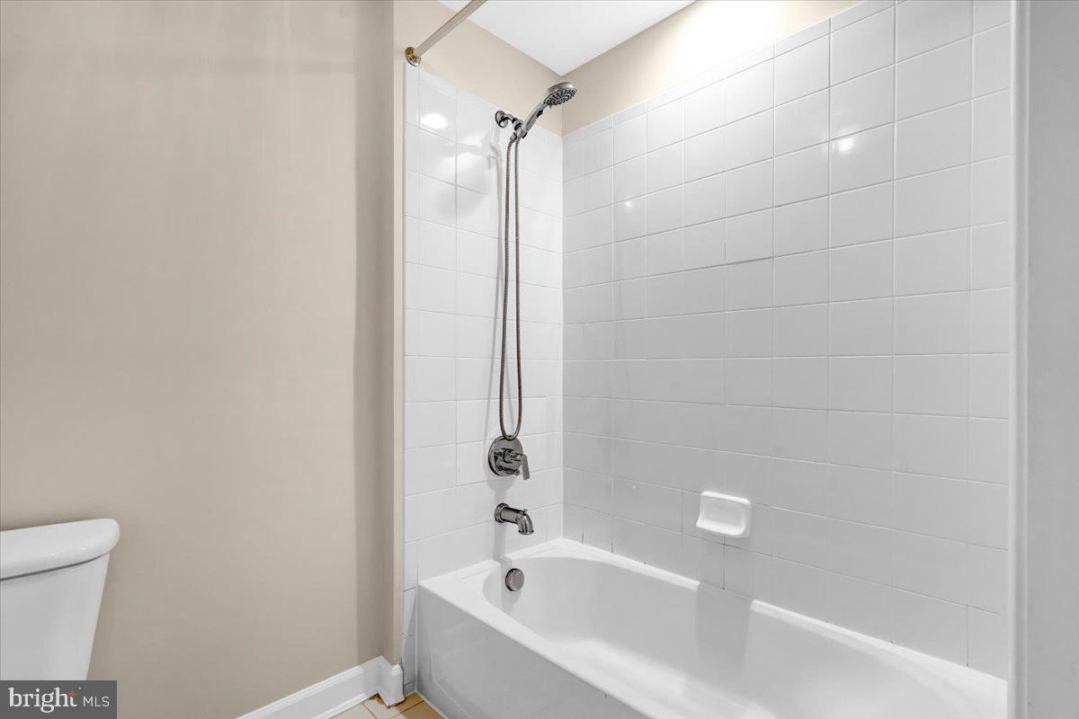47650 Mid Surrey Sq Property Photo 42
