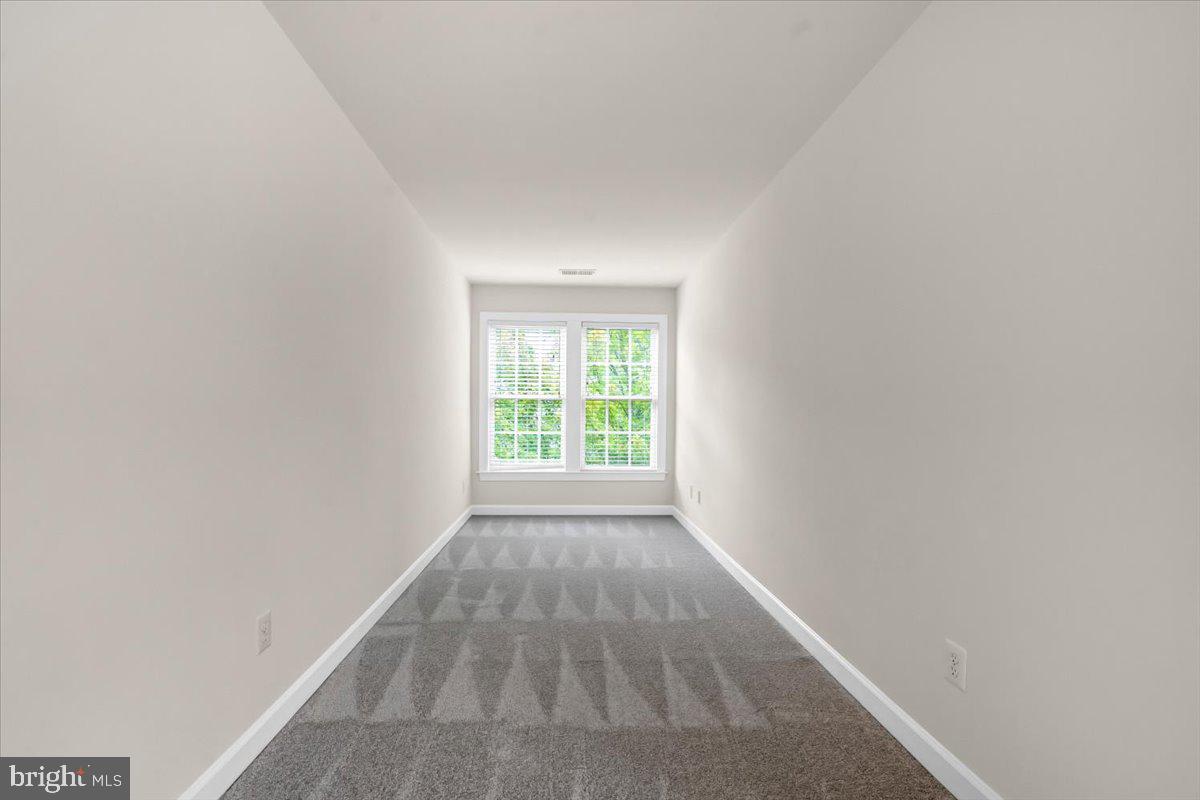 47650 Mid Surrey Sq Property Photo 49