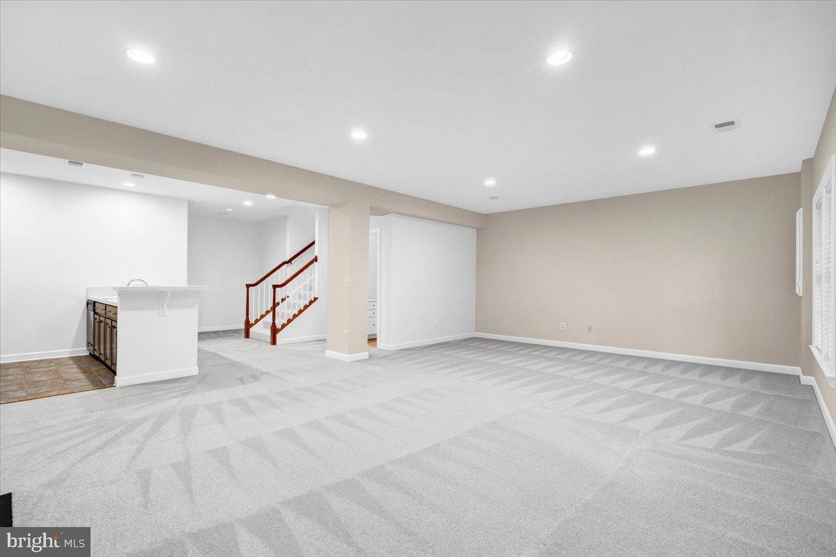 47650 Mid Surrey Sq Property Photo 55