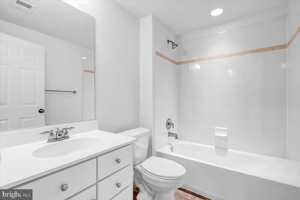 47650 Mid Surrey Sq Property Photo 58