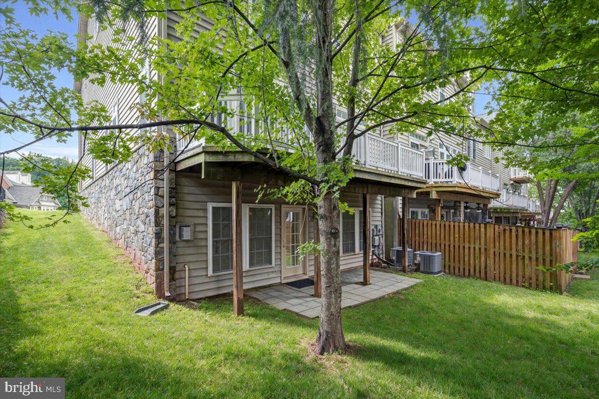 47650 Mid Surrey Sq Property Photo 67