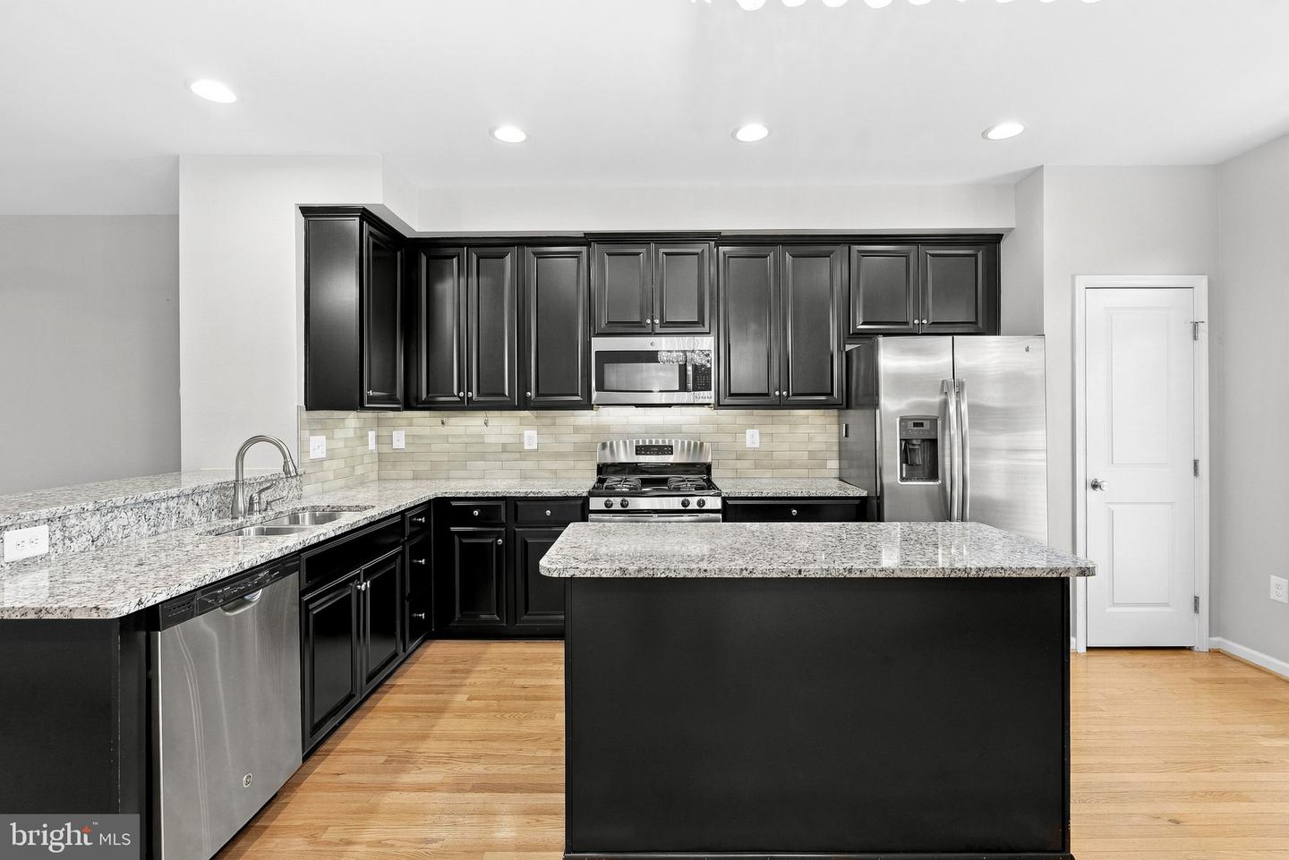 41746 Mcmonagle Sq Property Photo 12