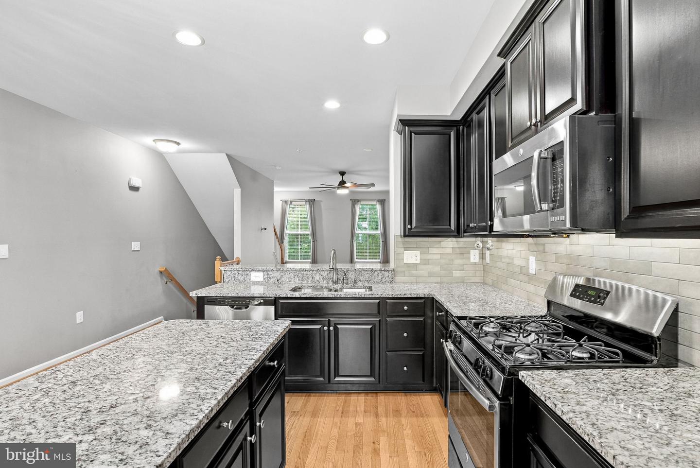 41746 Mcmonagle Sq Property Photo 15