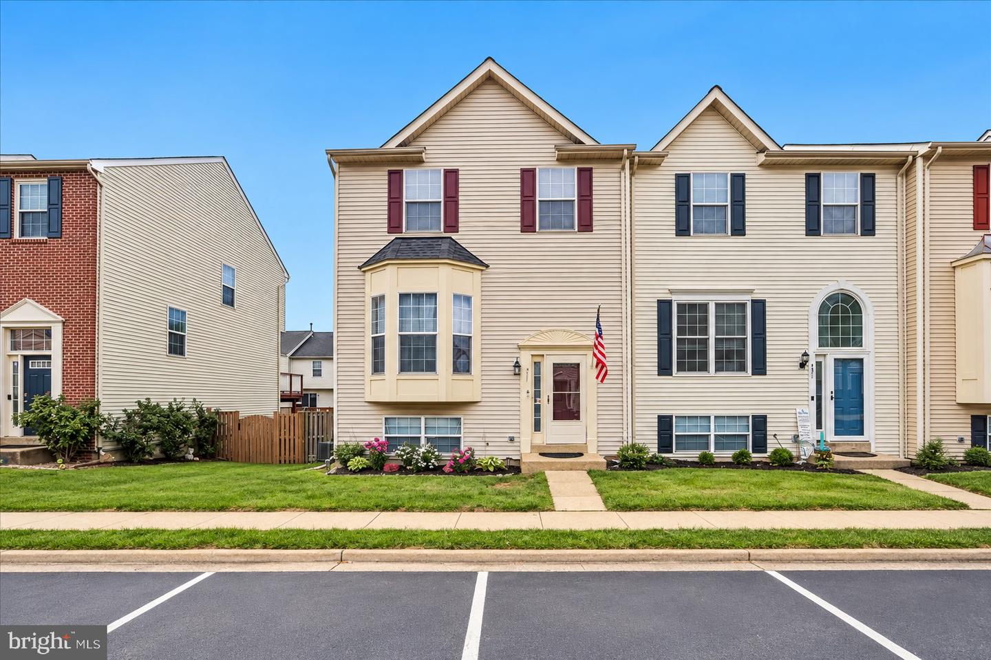 533 Tuliptree Sq Ne Property Photo 1