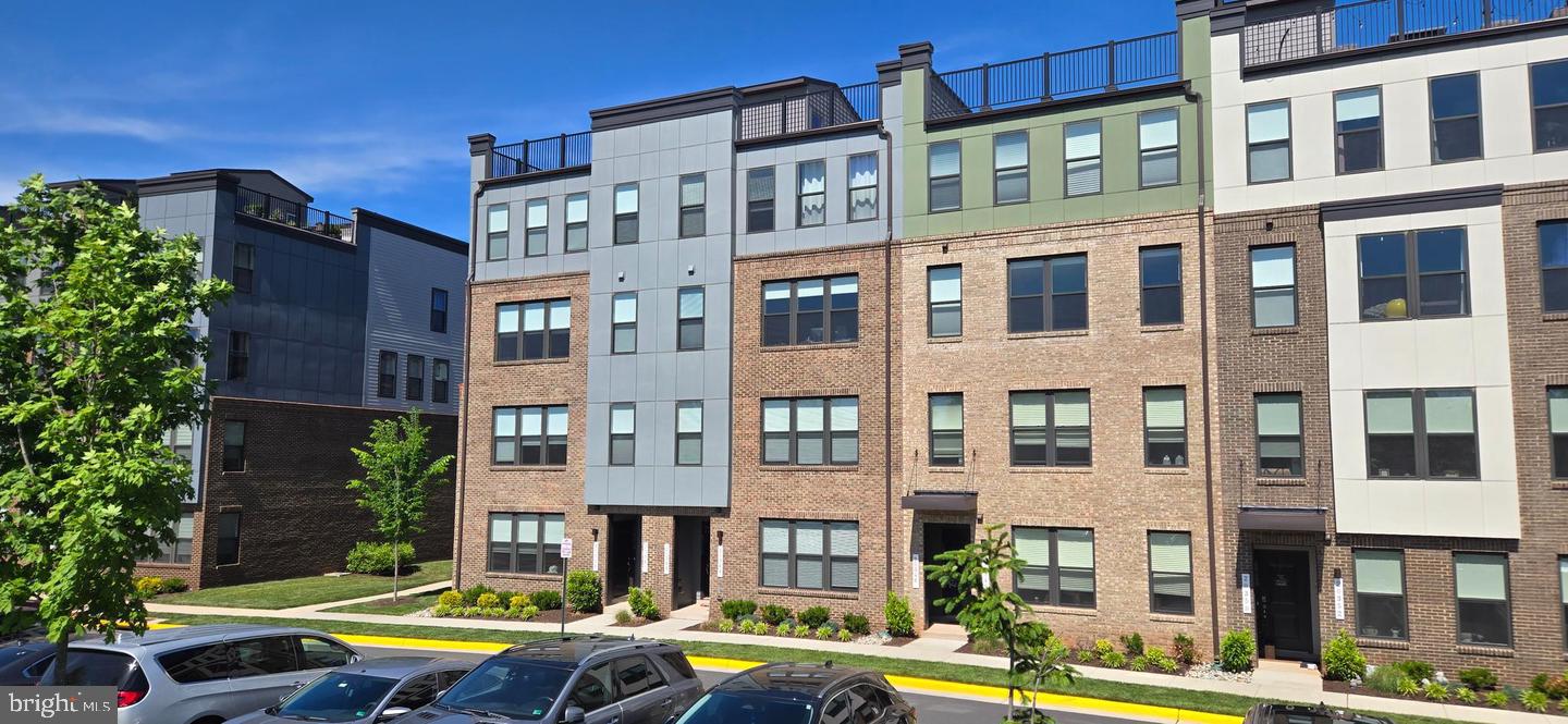 20344 NEWFOUNDLAND SQ Property Photo 1