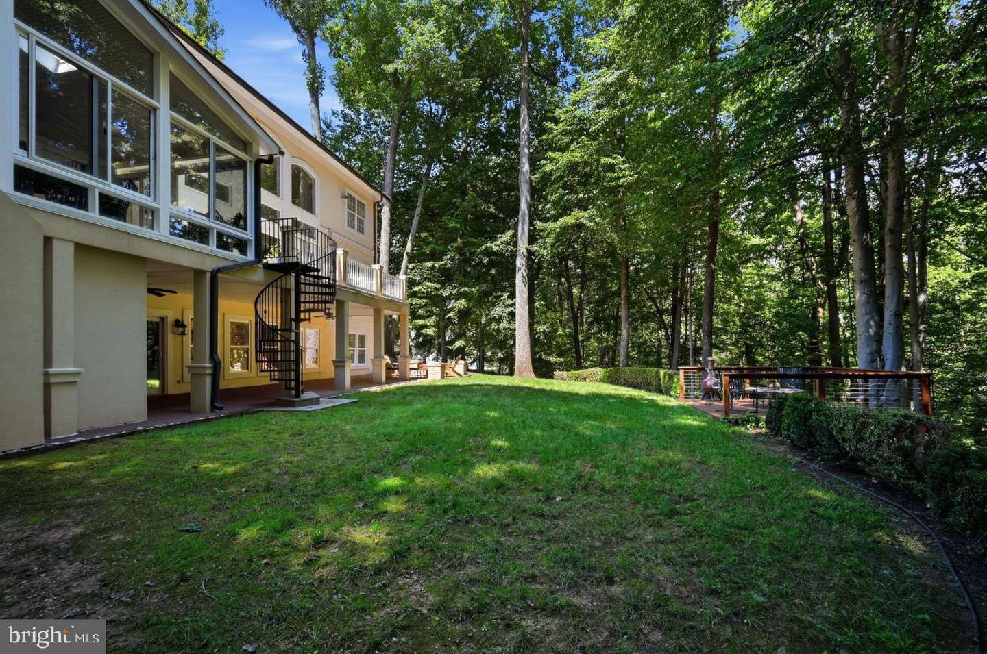 129 Sinegar Pl Property Photo 4