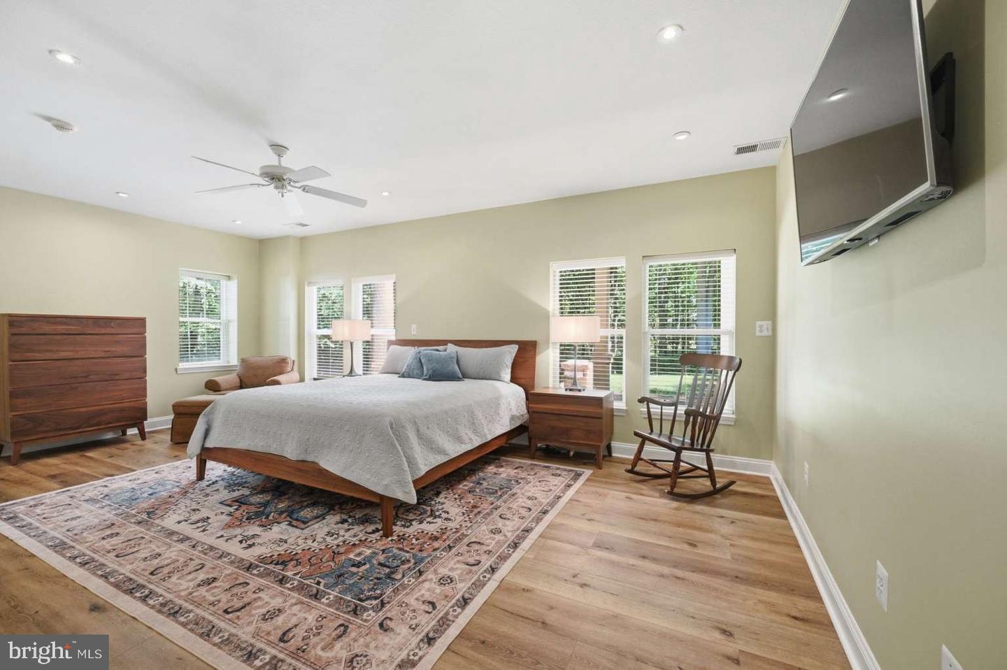 129 Sinegar Pl Property Photo 44