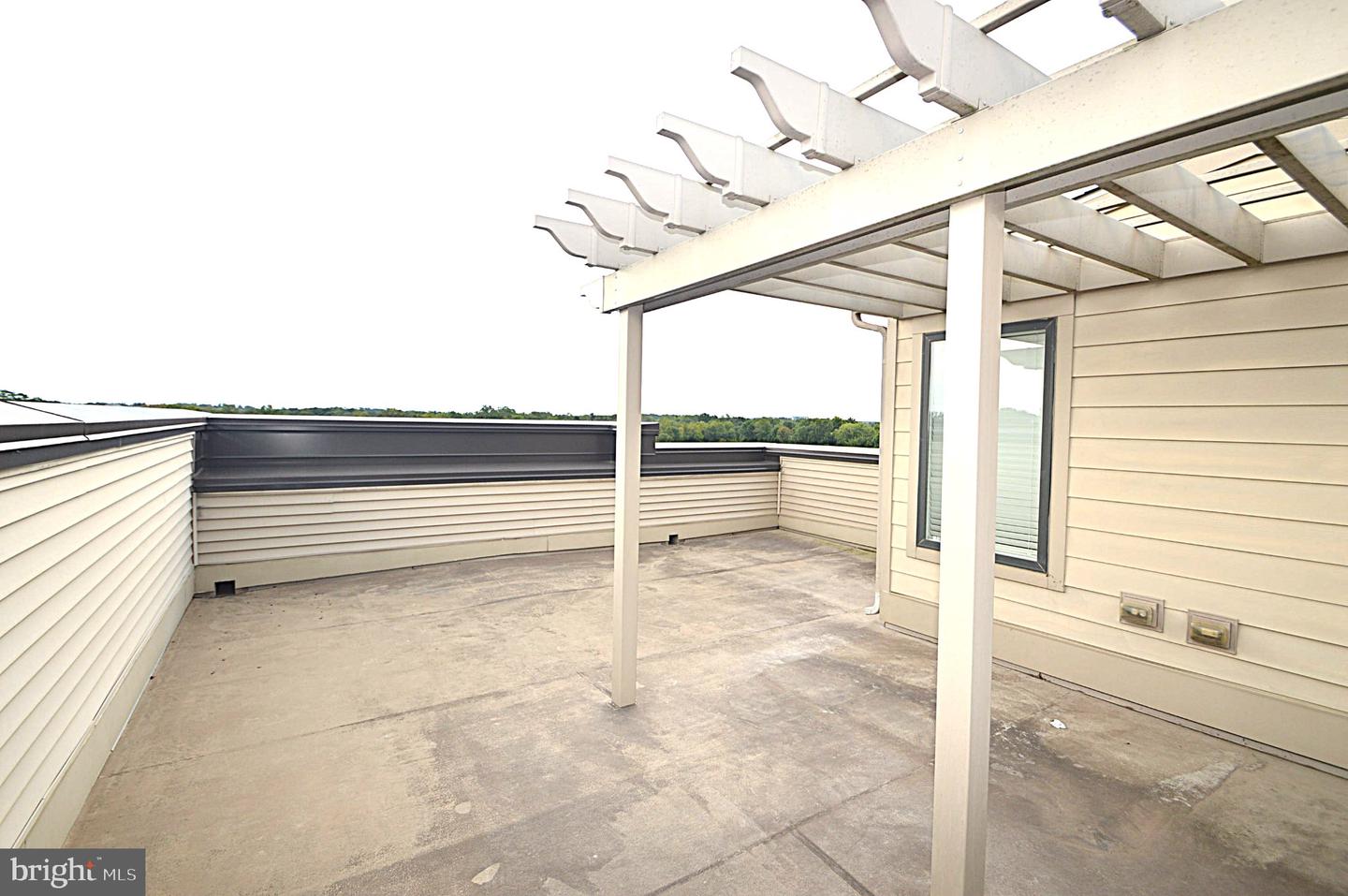 44878 Tiverton Sq Property Photo 2