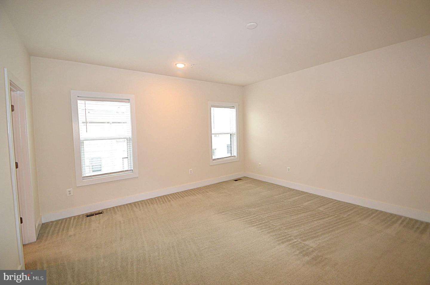 44878 Tiverton Sq Property Photo 33