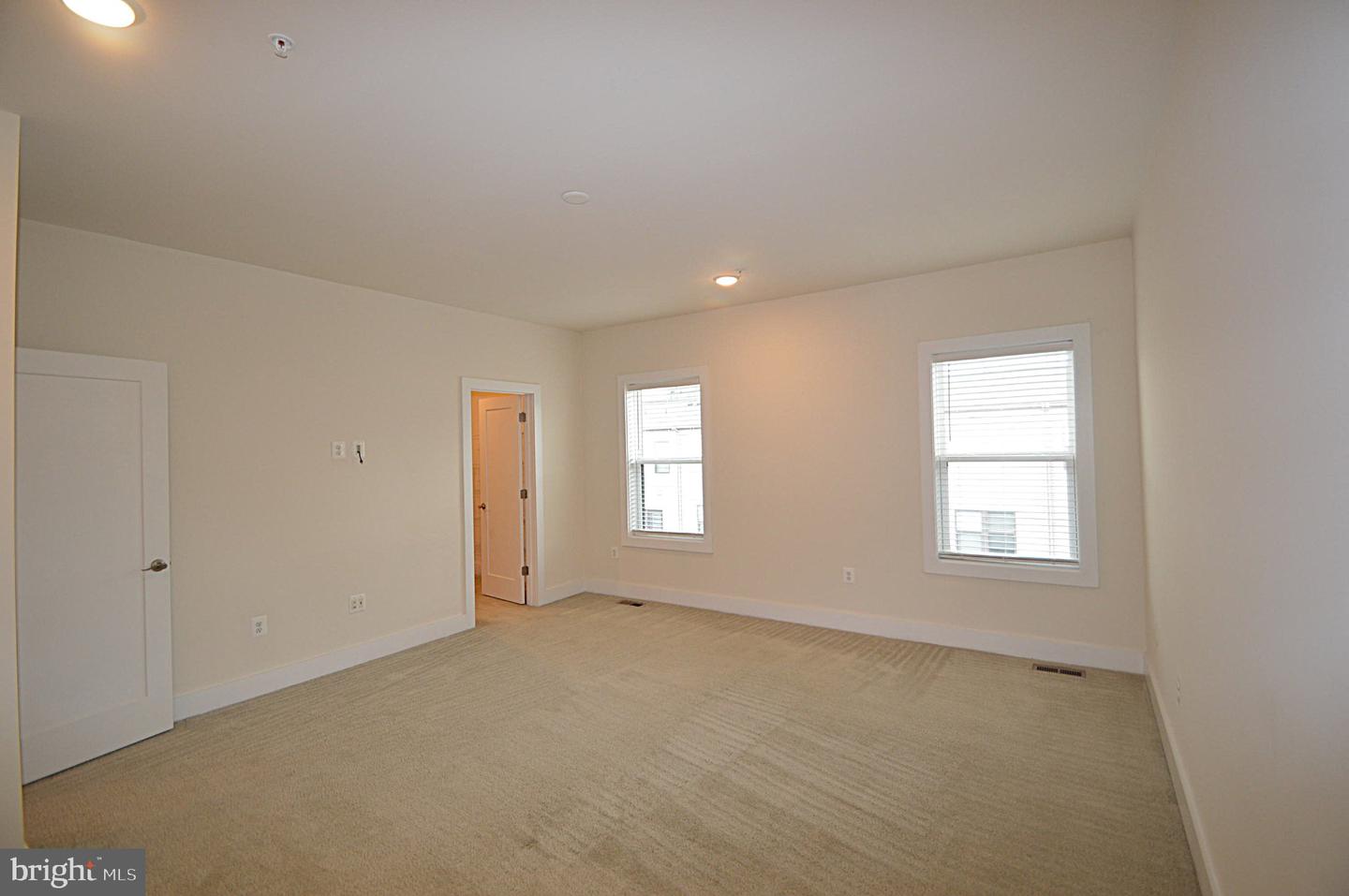 44878 Tiverton Sq Property Photo 34