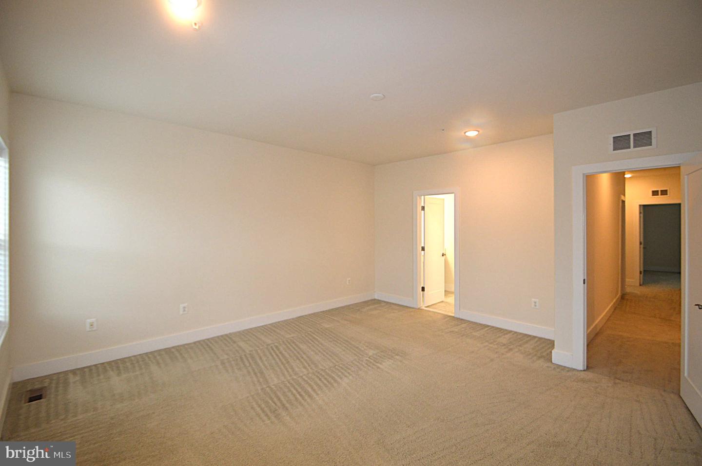 44878 Tiverton Sq Property Photo 36