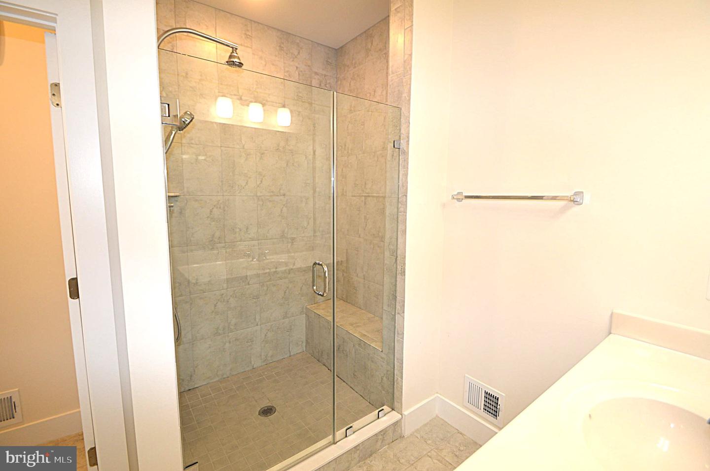 44878 Tiverton Sq Property Photo 38