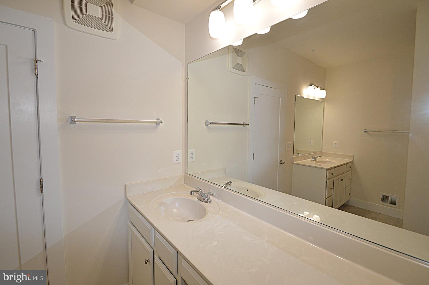 44878 Tiverton Sq Property Photo 40
