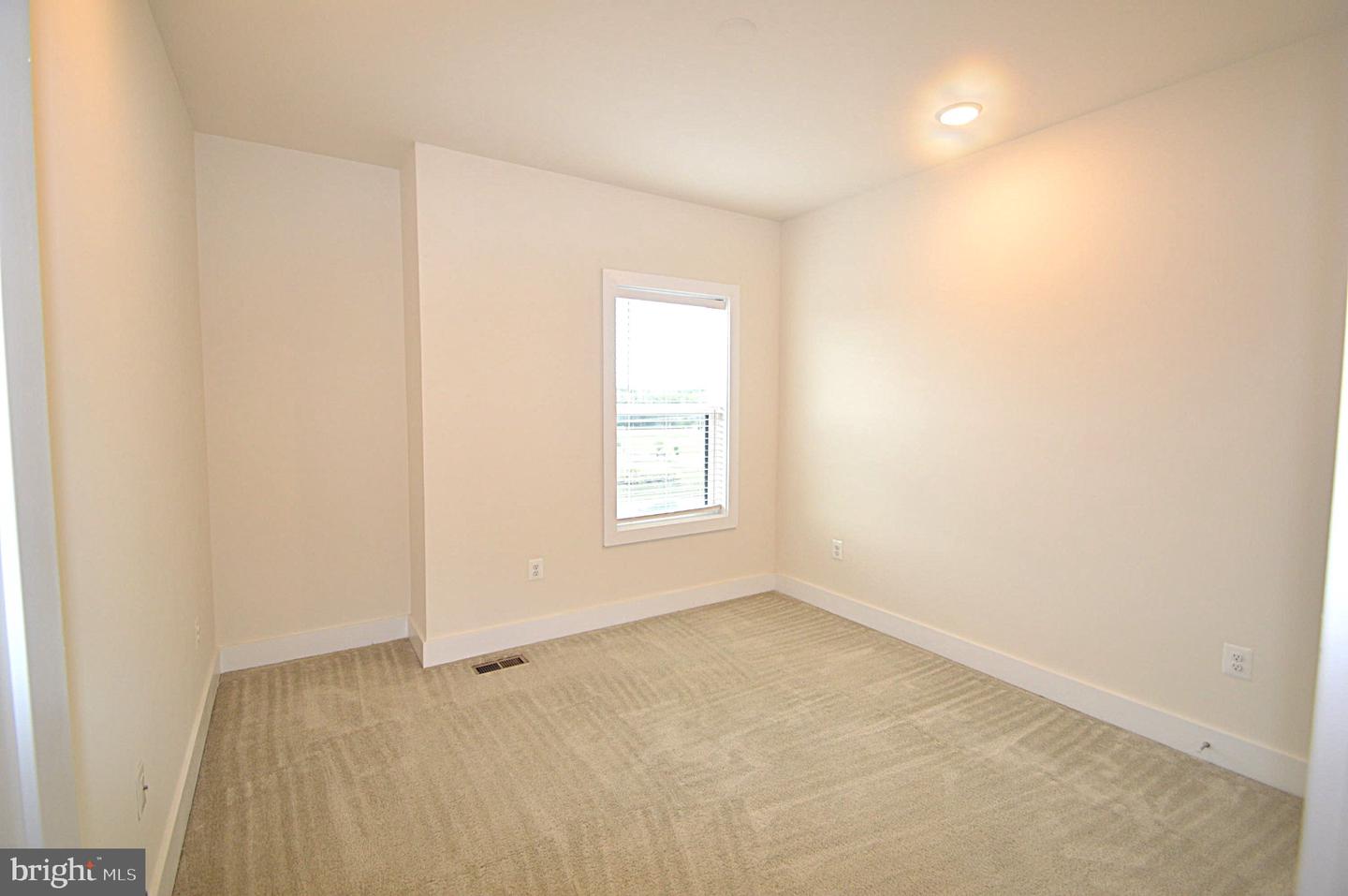 44878 Tiverton Sq Property Photo 41