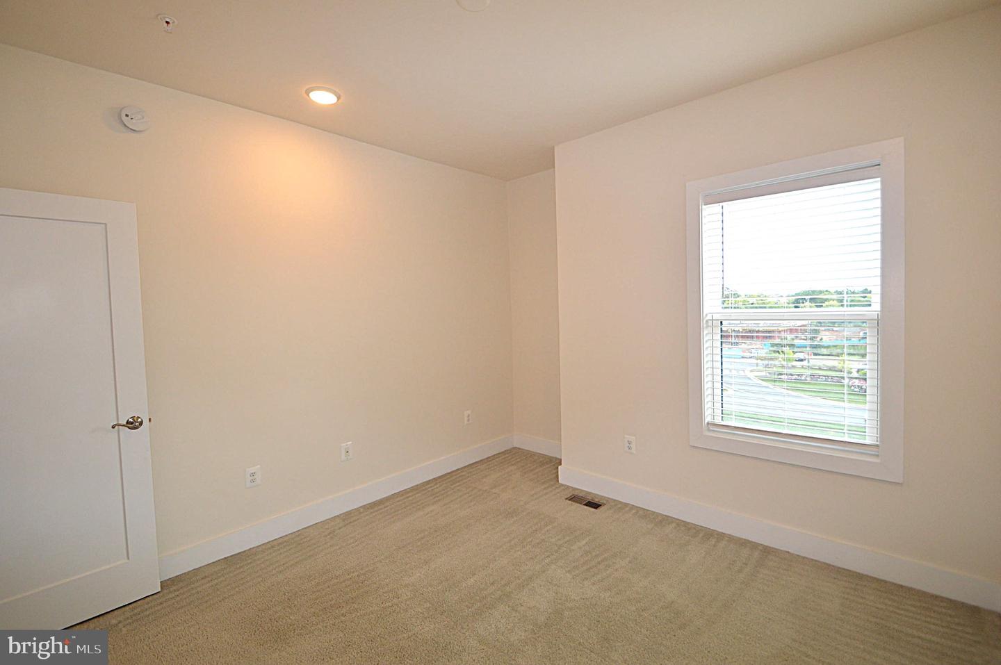 44878 Tiverton Sq Property Photo 42