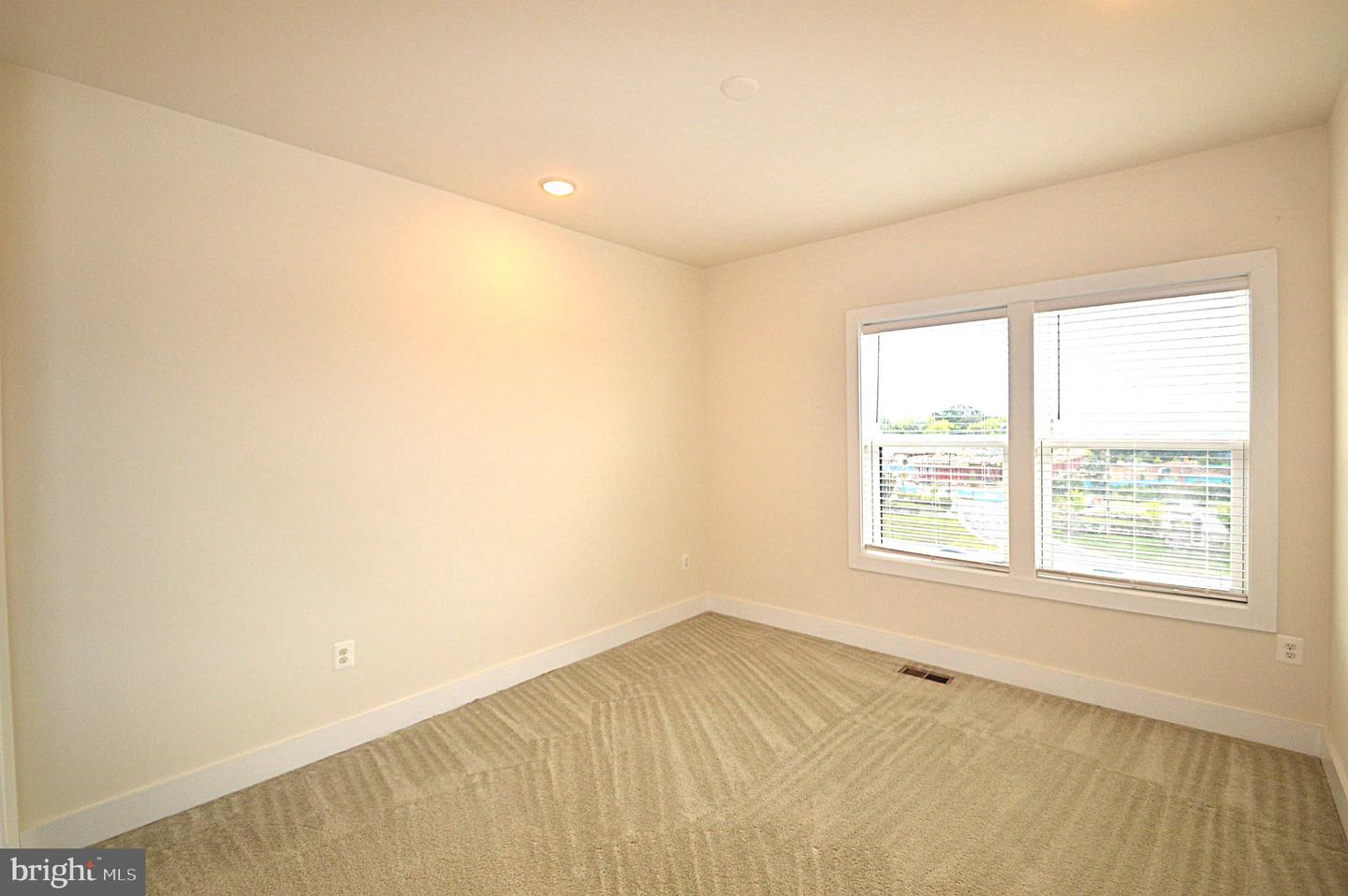 44878 Tiverton Sq Property Photo 43