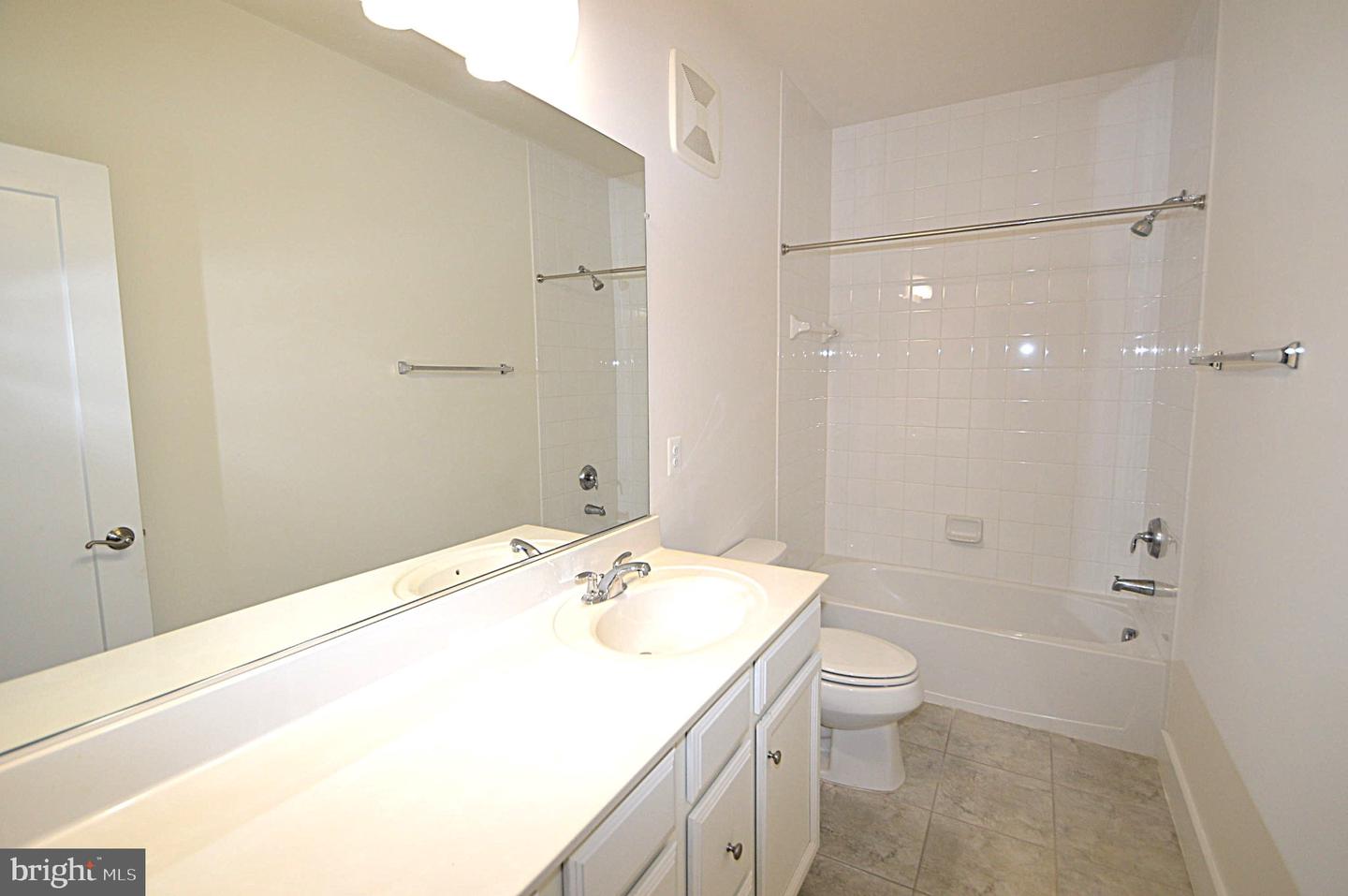 44878 Tiverton Sq Property Photo 46