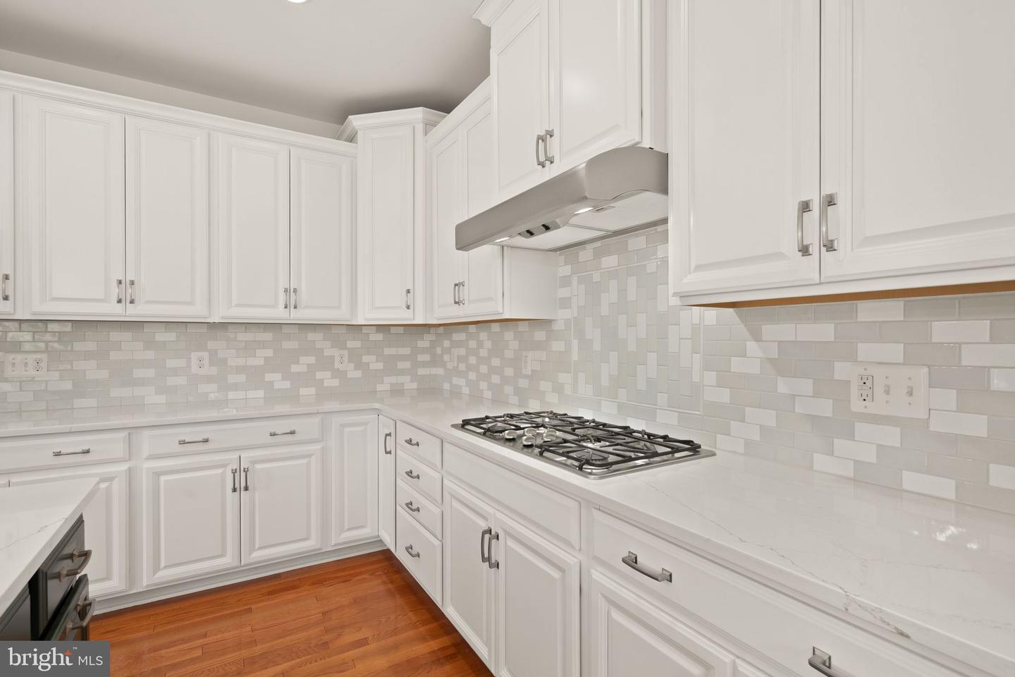 24994 Glasgow Heights Ter Property Photo 25