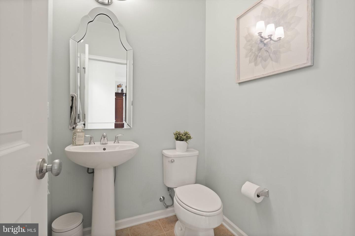 24994 Glasgow Heights Ter Property Photo 28