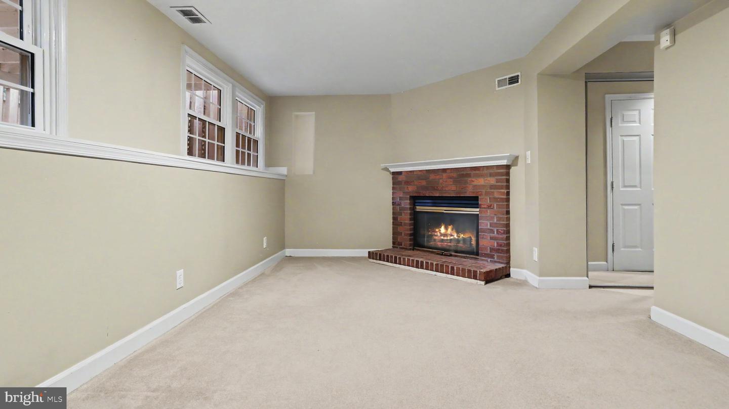 21744 Leatherleaf Cir Property Photo 28