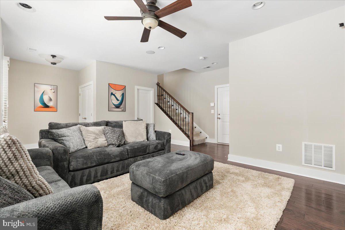 44735 Medway Ter Property Photo 2